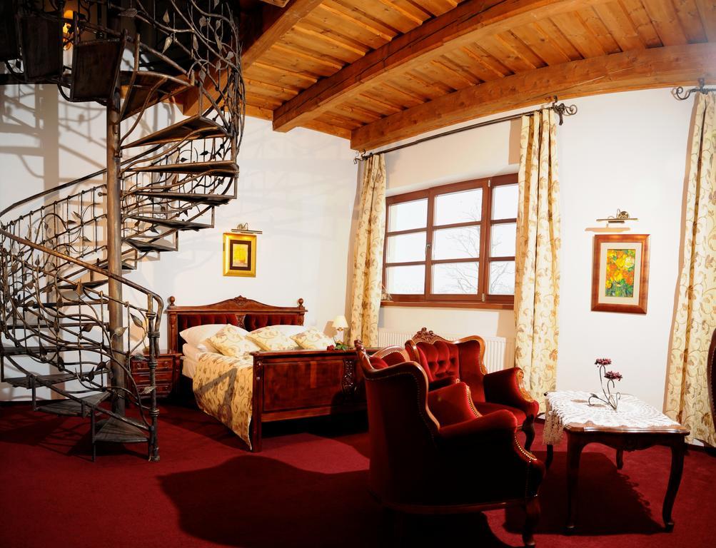 Hotel Folwark Stara Winiarnia Mszana Dolna Camera foto