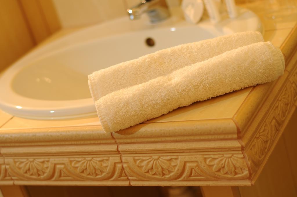 Hotel Folwark Stara Winiarnia Mszana Dolna Camera foto