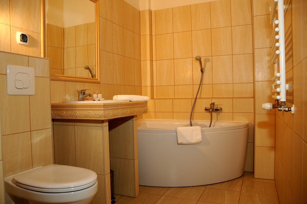 Hotel Folwark Stara Winiarnia Mszana Dolna Camera foto