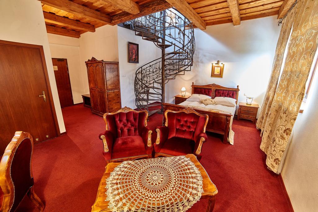Hotel Folwark Stara Winiarnia Mszana Dolna Esterno foto
