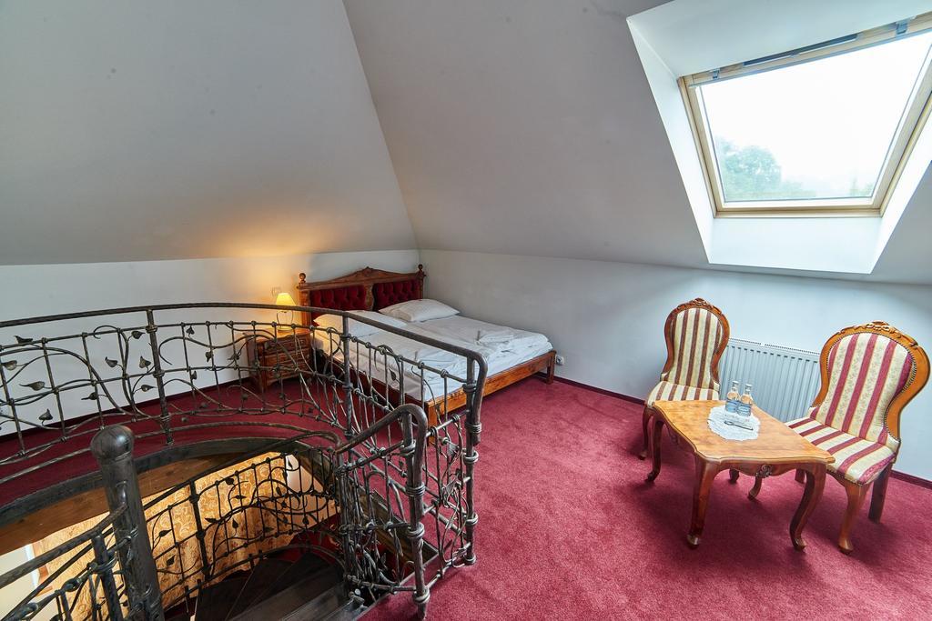 Hotel Folwark Stara Winiarnia Mszana Dolna Esterno foto