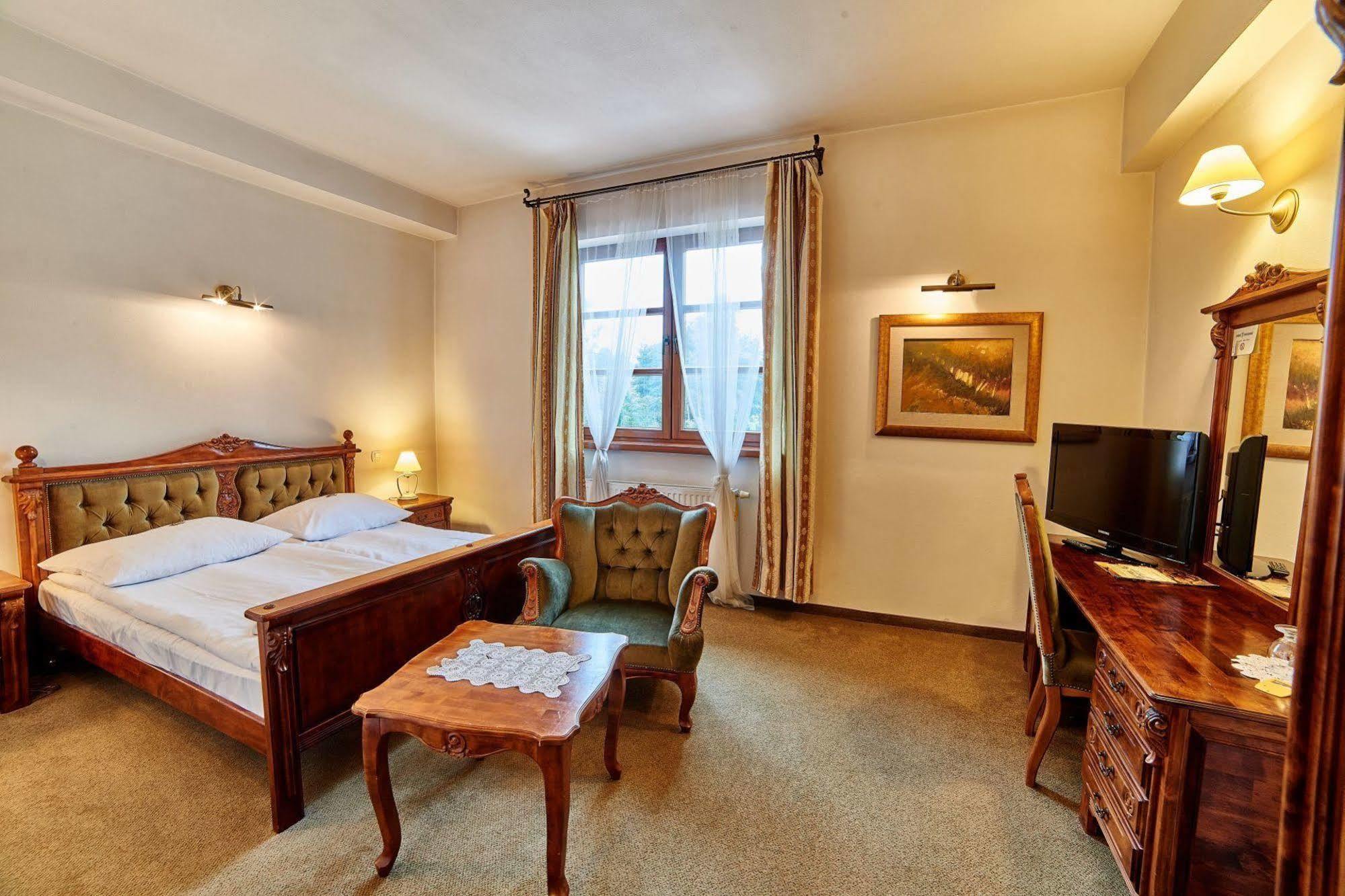 Hotel Folwark Stara Winiarnia Mszana Dolna Esterno foto