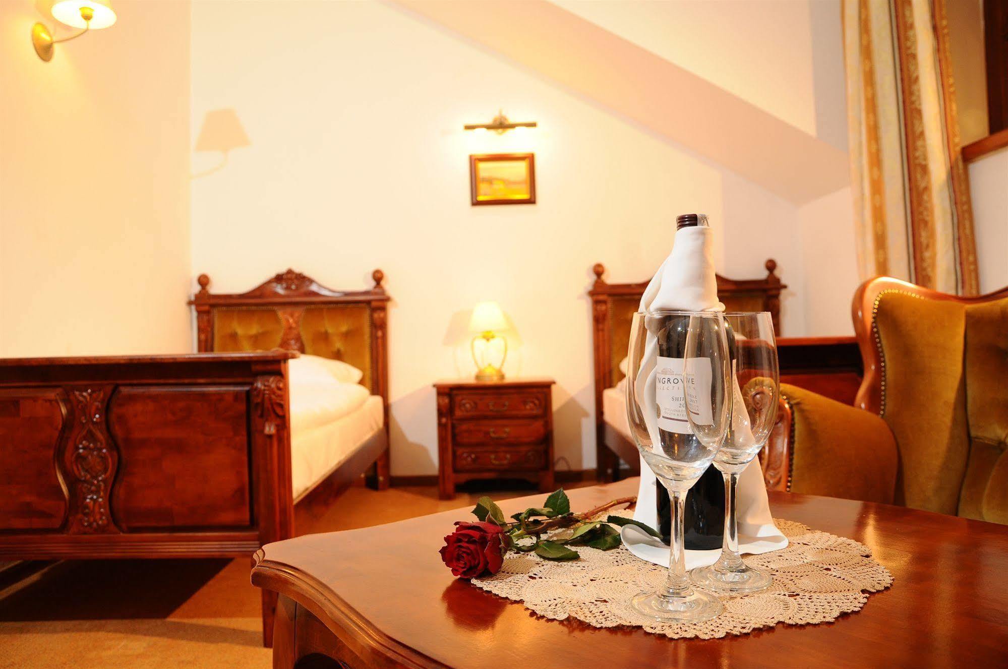 Hotel Folwark Stara Winiarnia Mszana Dolna Esterno foto