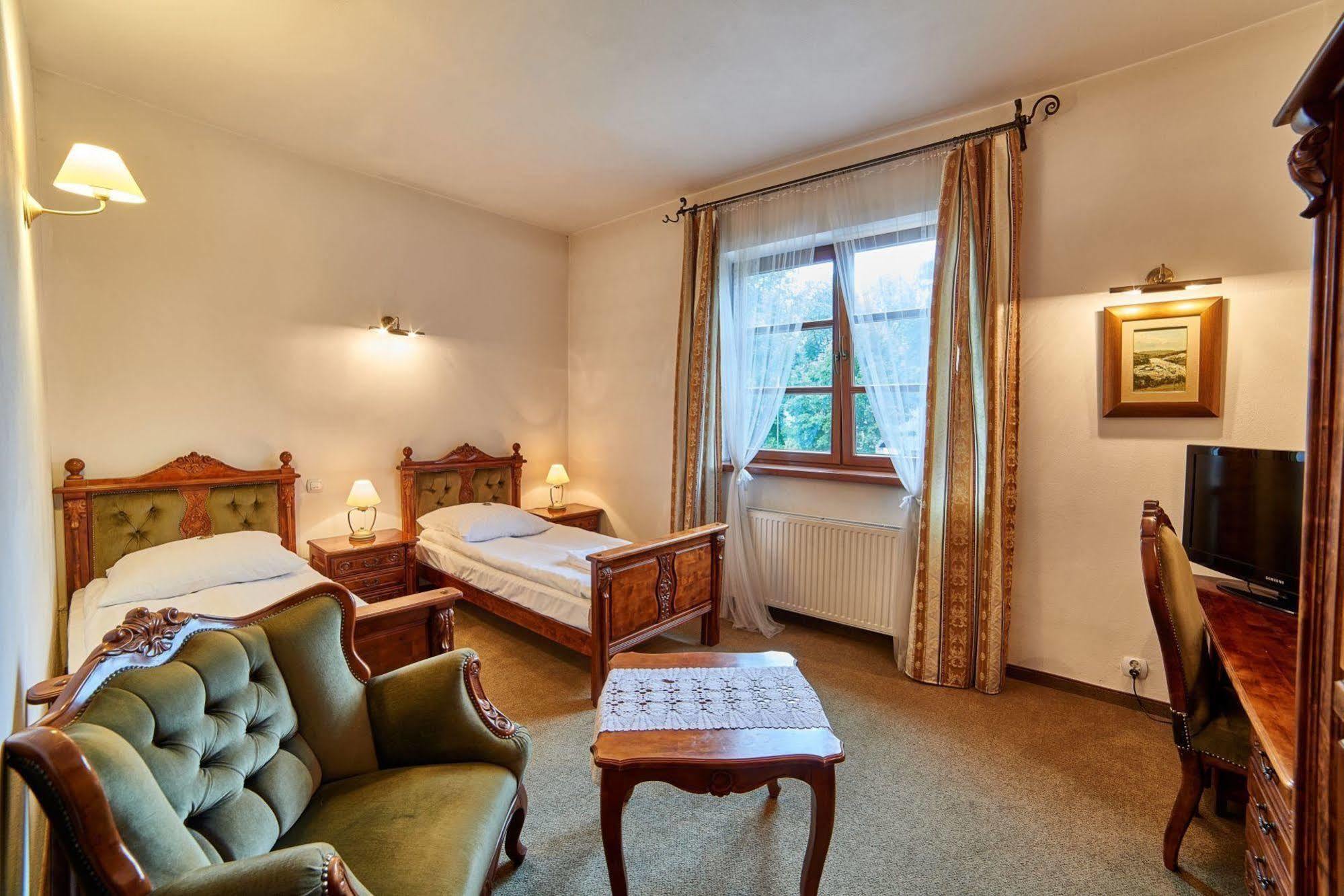 Hotel Folwark Stara Winiarnia Mszana Dolna Esterno foto